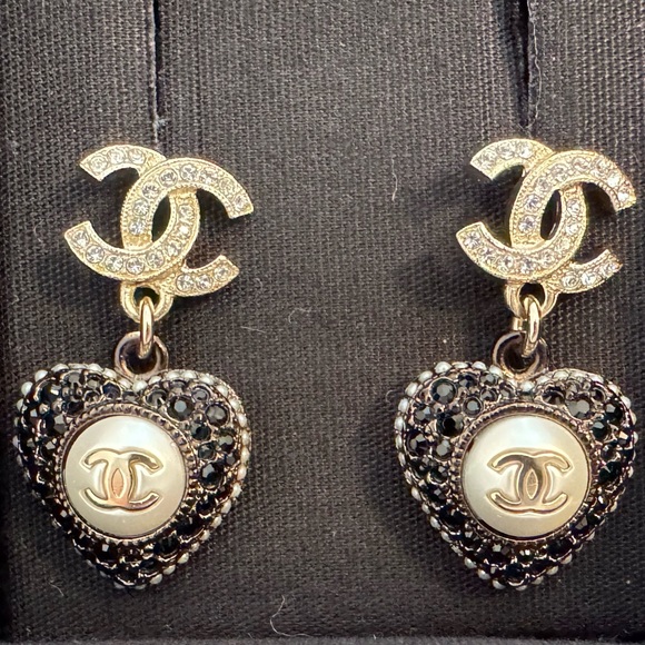 Chanel Pearl Crystal CC Heart Drop Earrings - Picture 3 of 10